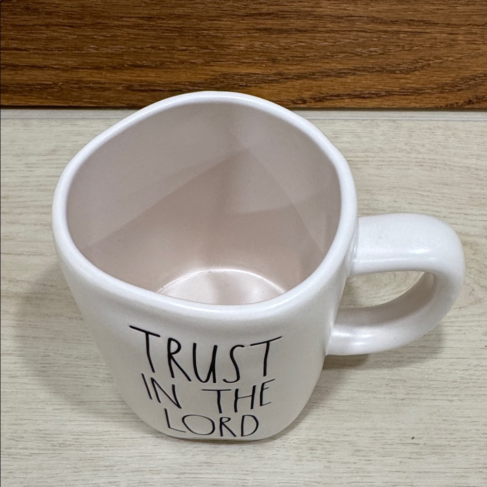 Rae Dunn Trust in the Lord Mug - Picture 2 of 3